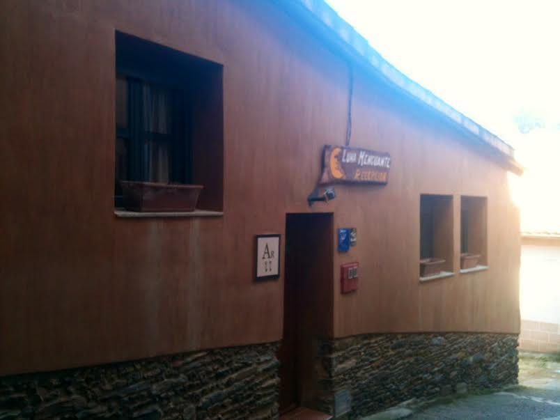 Apartamentos Luna Menguante Robledillo De Gata Luaran gambar